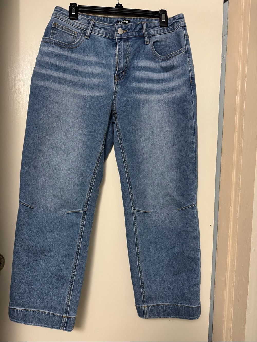 Women's Relaxed Straight Jeans in Medium Blue